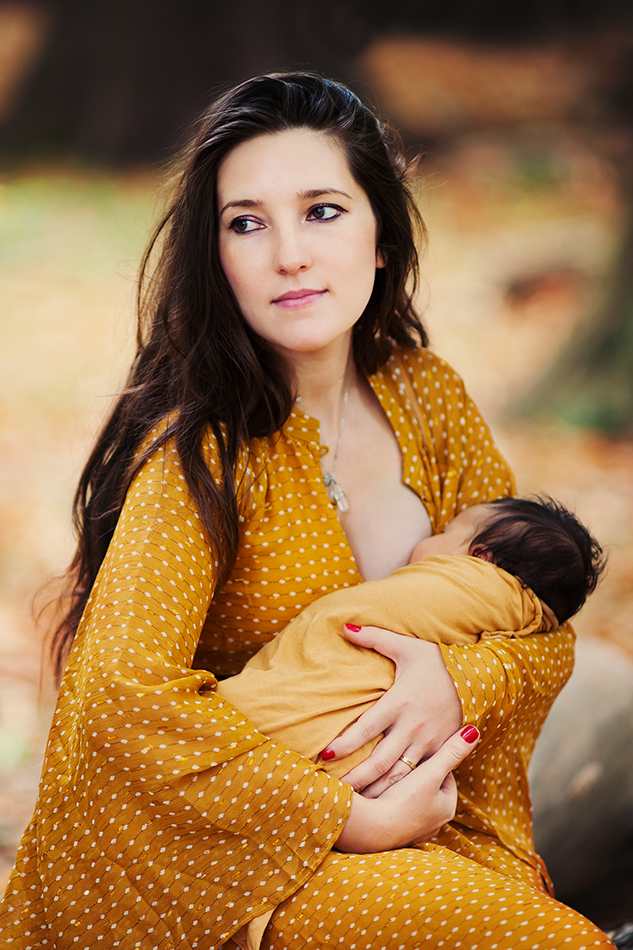 brestfeading-newborn-photographer-london-mum